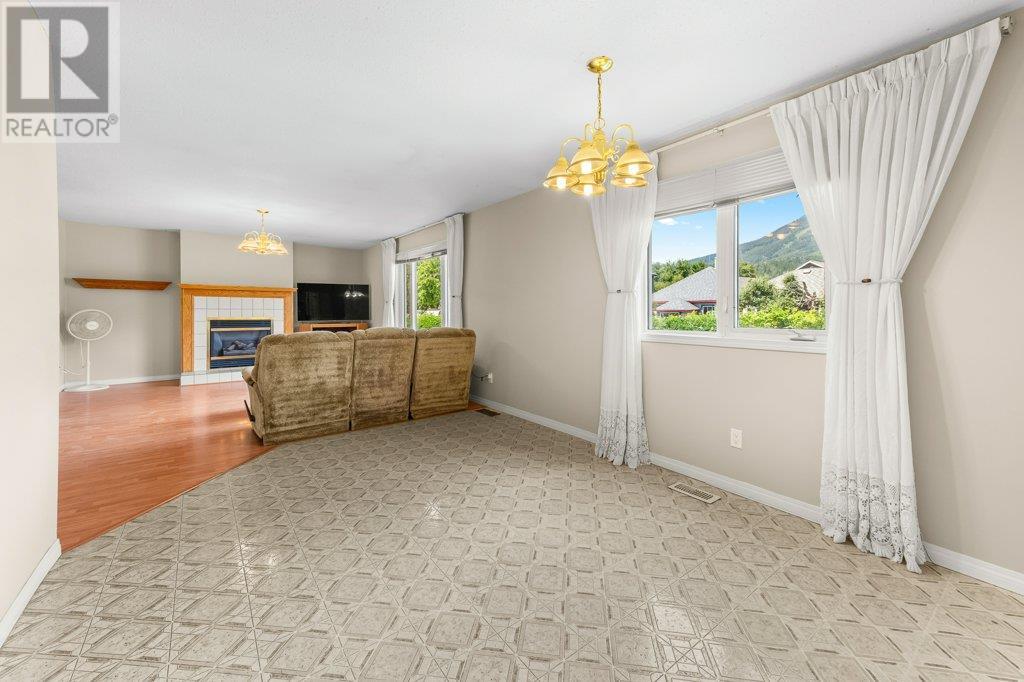 1292 2ND Avenue, Fernie