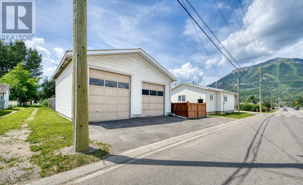 1292 2ND Avenue, Fernie