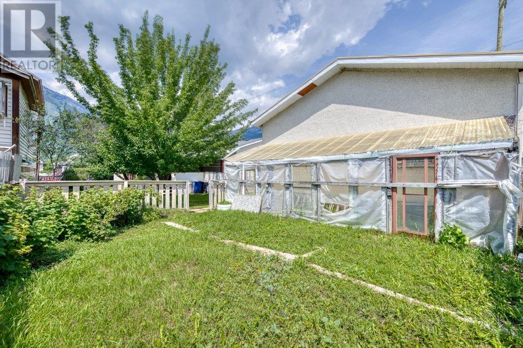 1292 2ND Avenue, Fernie