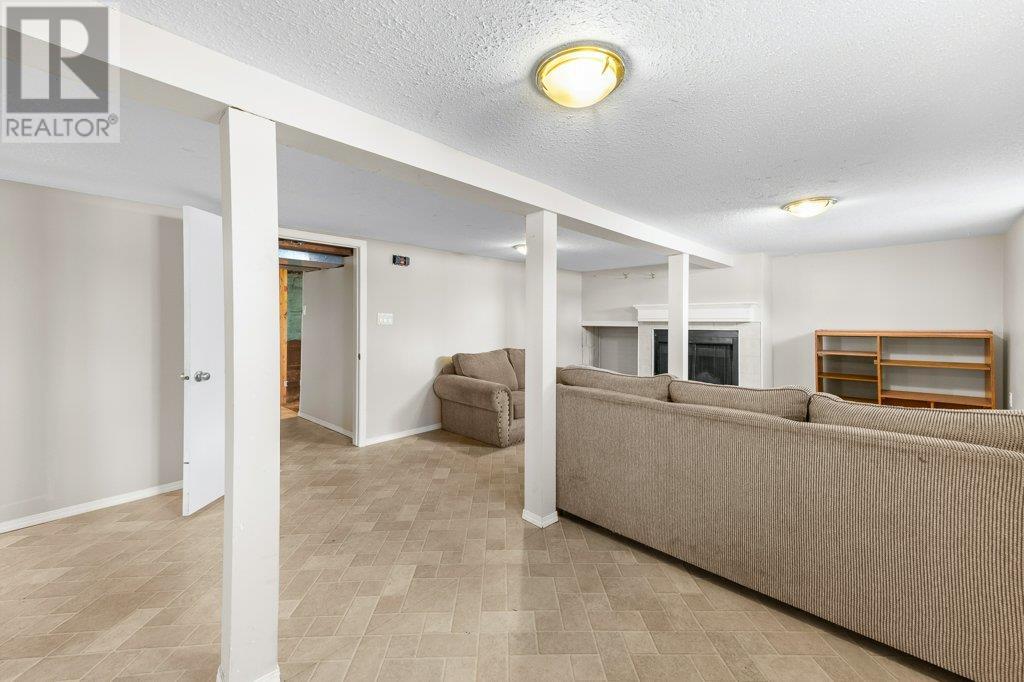 1292 2ND Avenue, Fernie