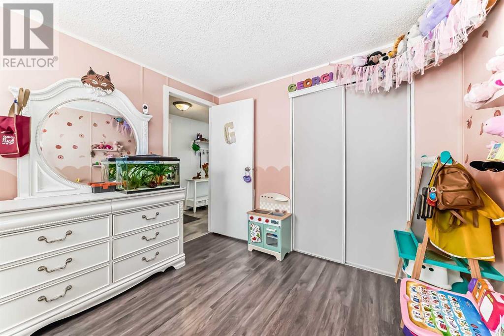 Single Family House Mobile Home for Sale in    Street NW Greenwood/Greenbriar Calgary 