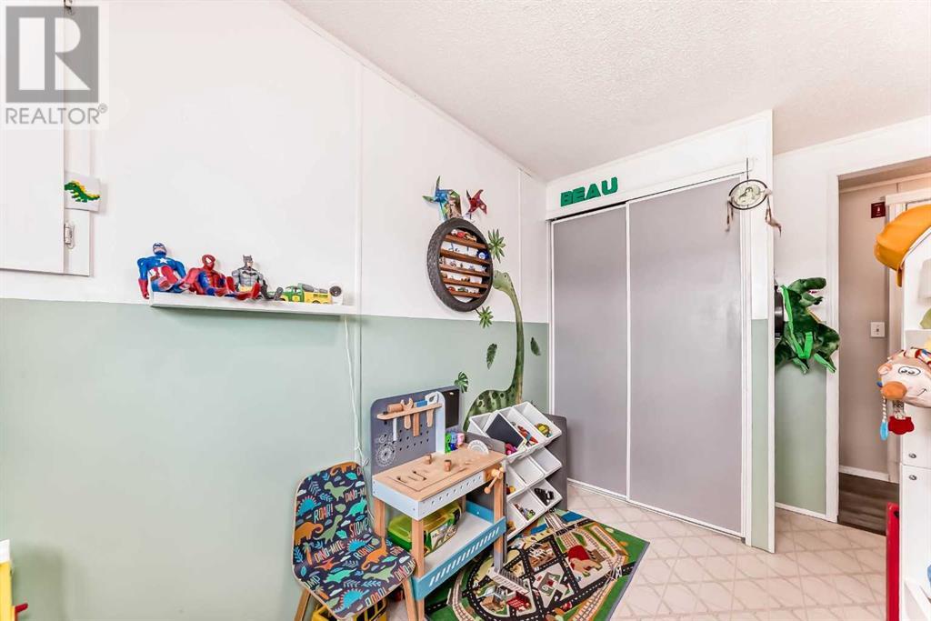 Single Family House Mobile Home for Sale in    Street NW Greenwood/Greenbriar Calgary 