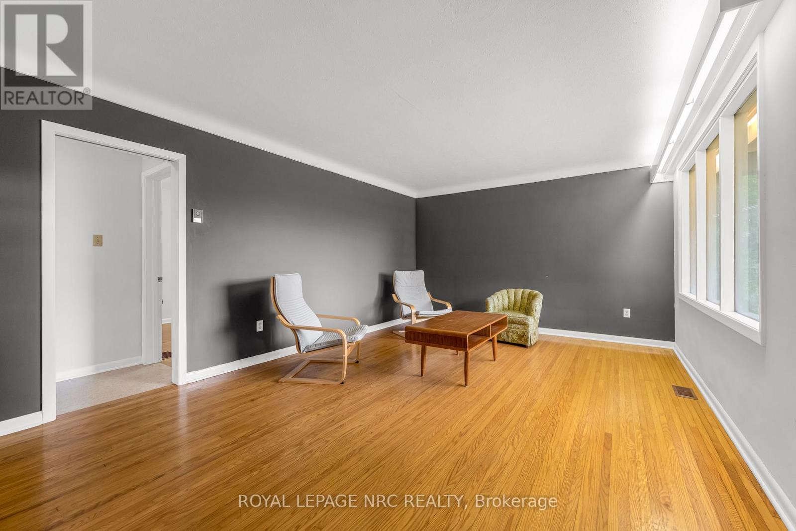 Photo 10 of 489 Memorial Drive, Pelham ON