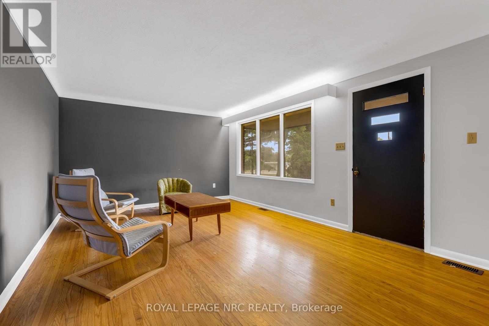 Photo 12 of 489 Memorial Drive, Pelham ON
