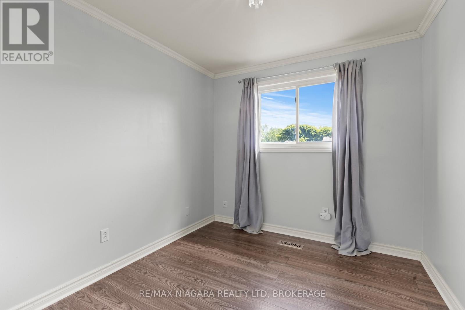 Photo 17 of 8 Dodds Court, Fort Erie ON