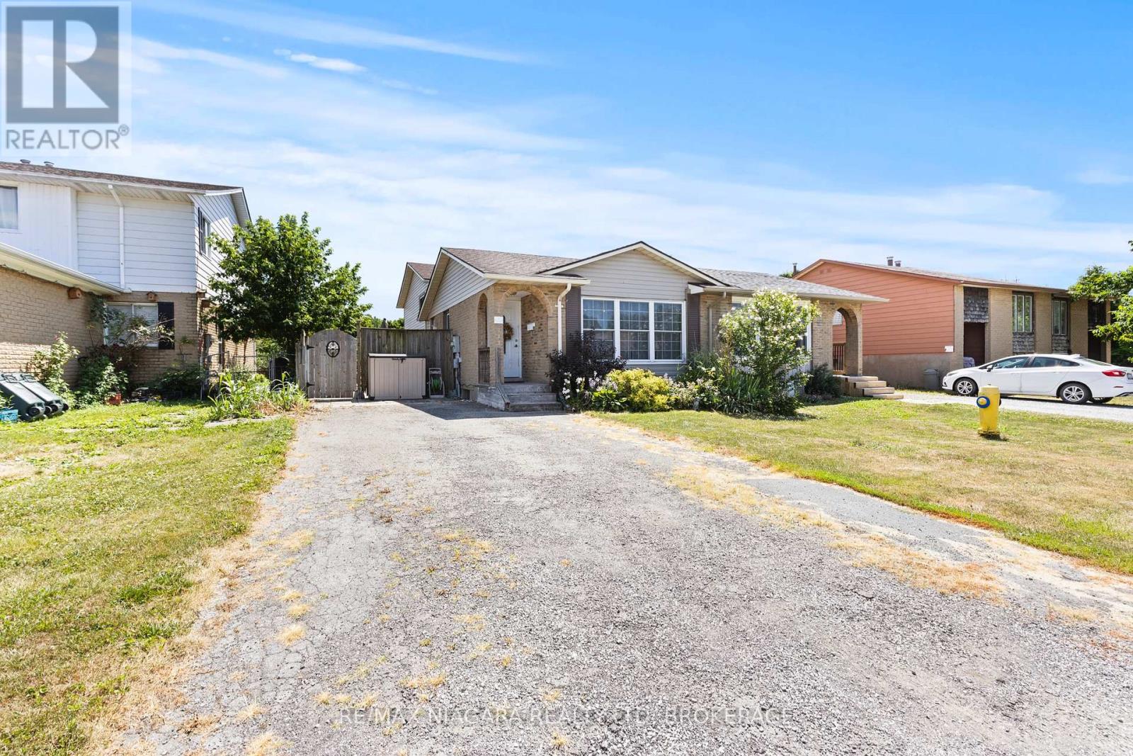 Photo 3 of 8 Dodds Court, Fort Erie ON