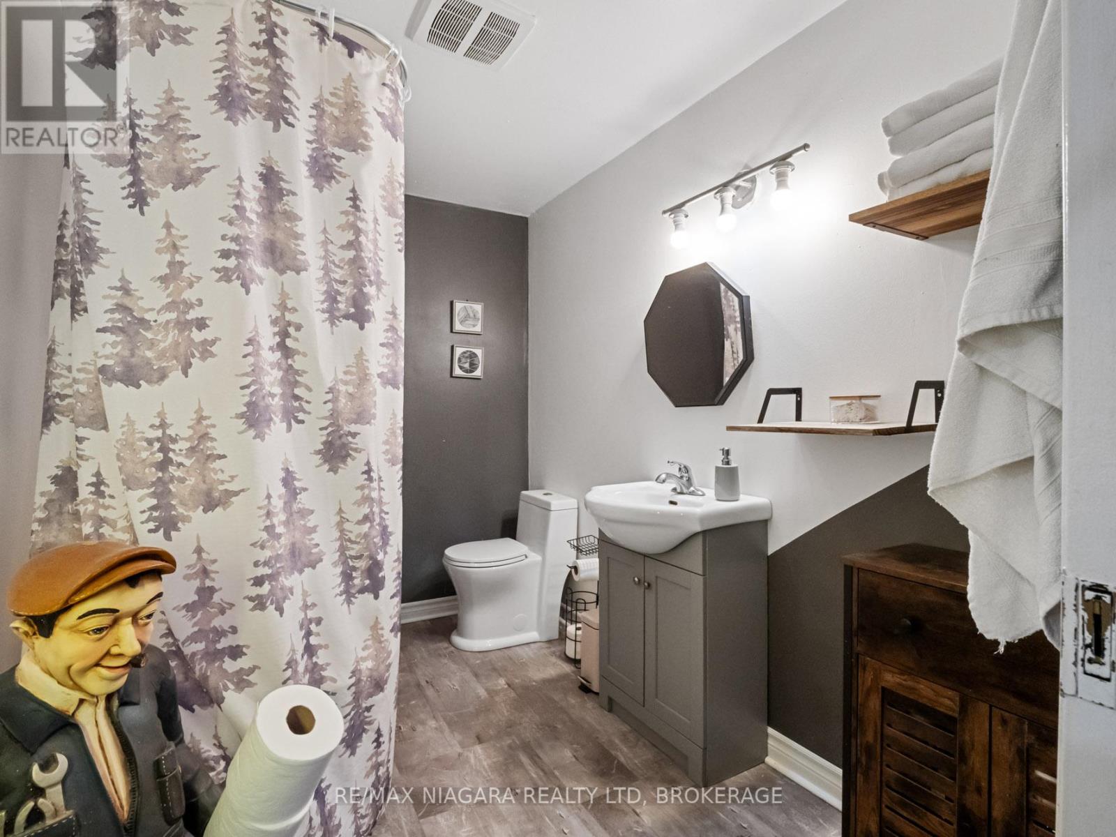 Photo 12 of 39 Longtent Avenue, Fort Erie ON