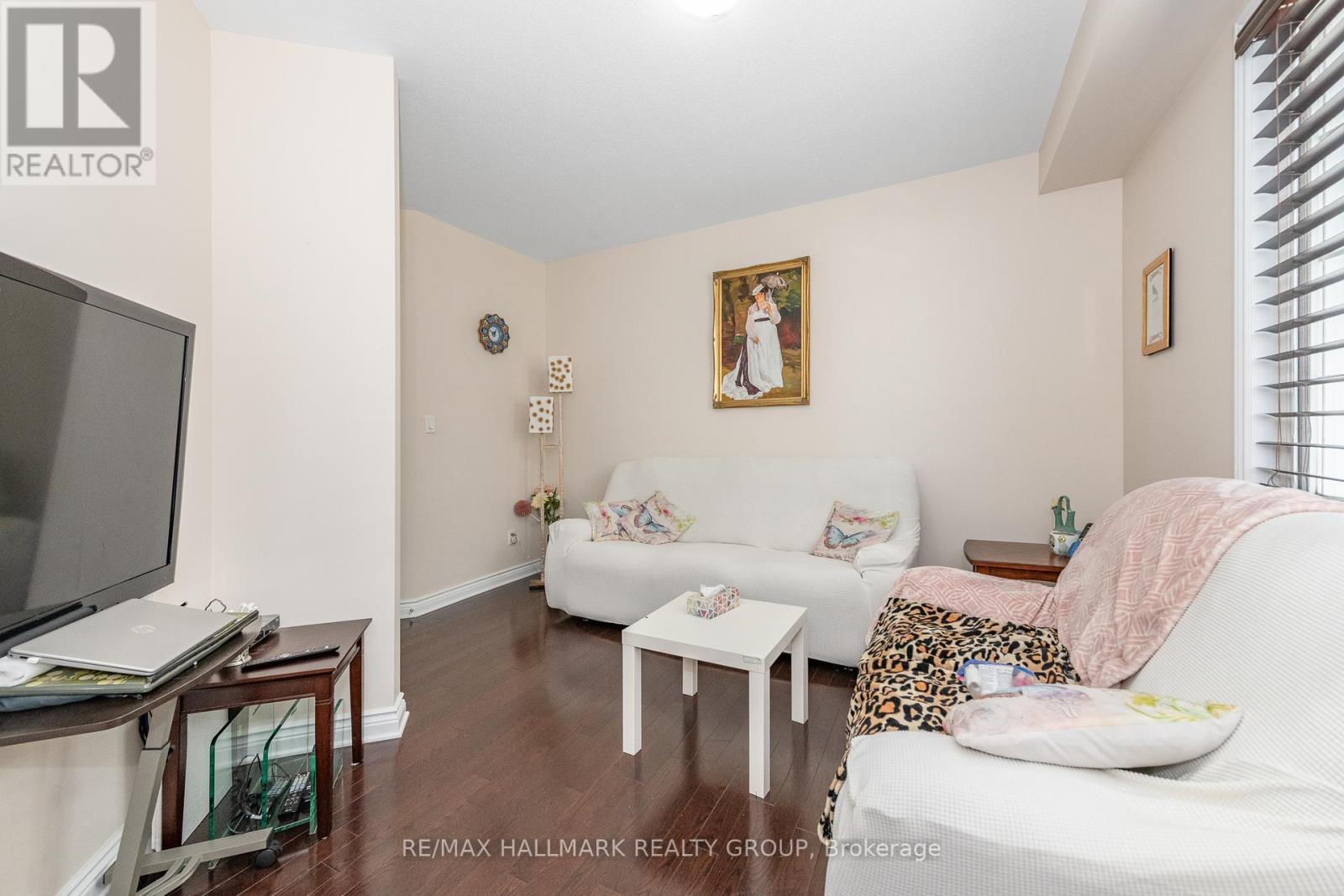 https://ddfcdn.realtor.ca/listing/TS638887757543900000/reb76/highres/4/x12235714_24.jpg