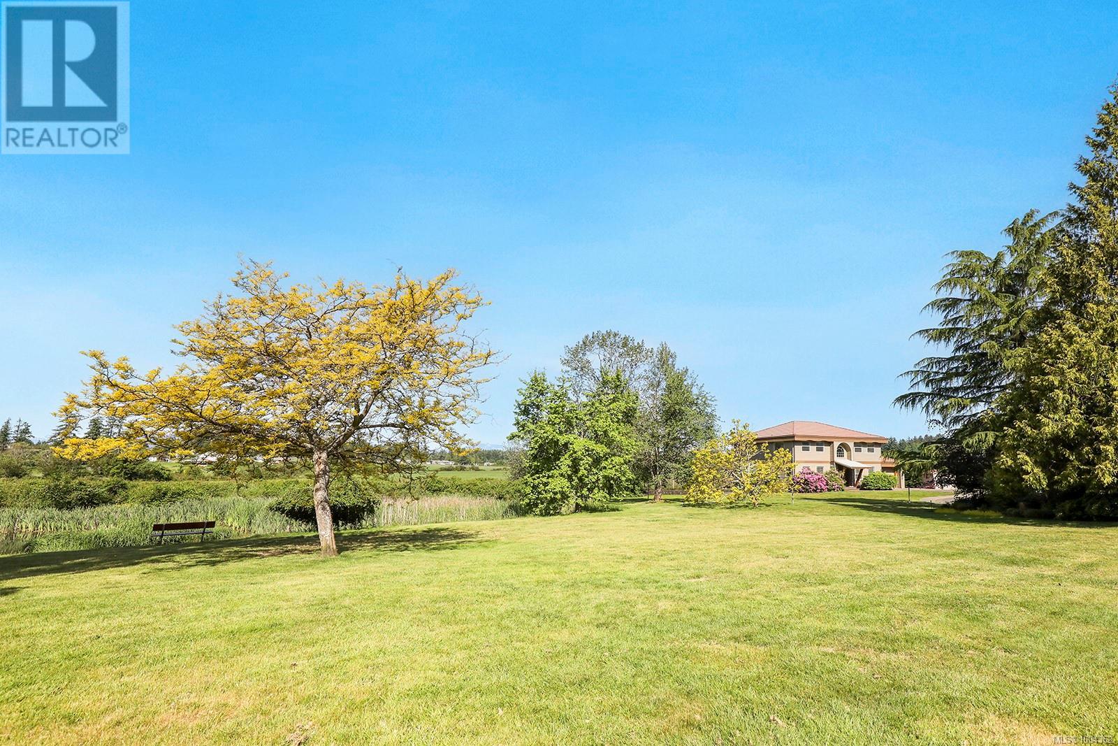 1675 Chester Pl, Comox