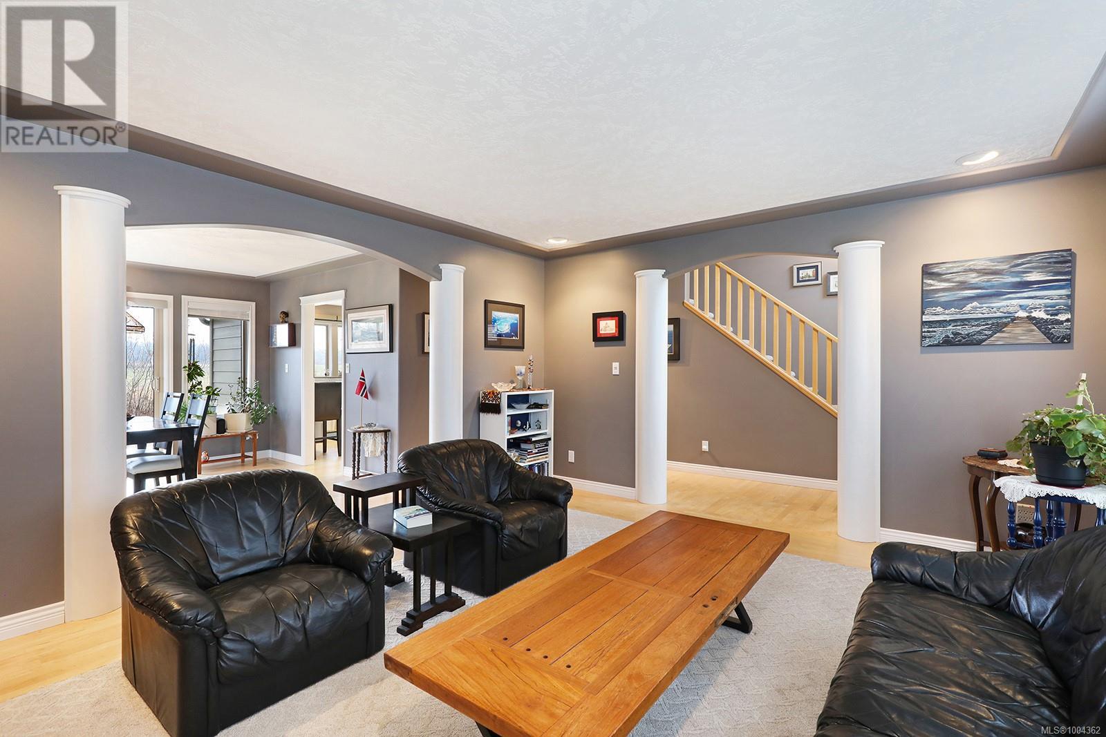 1675 Chester Pl, Comox