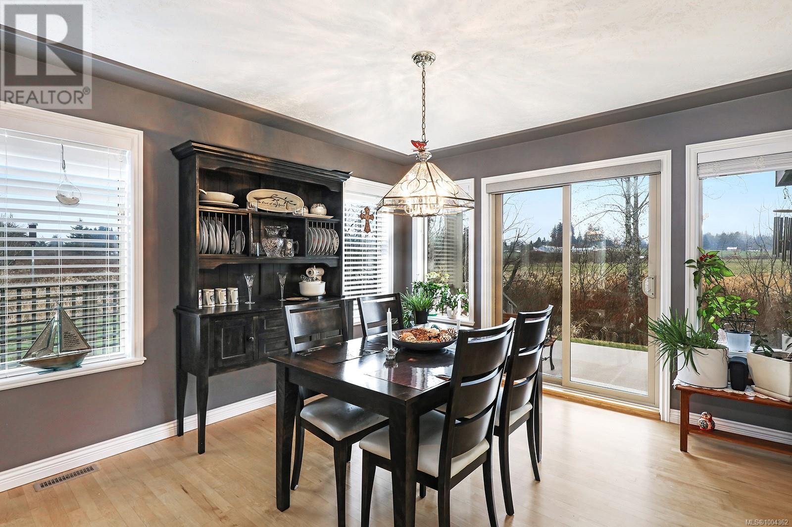 1675 Chester Pl, Comox
