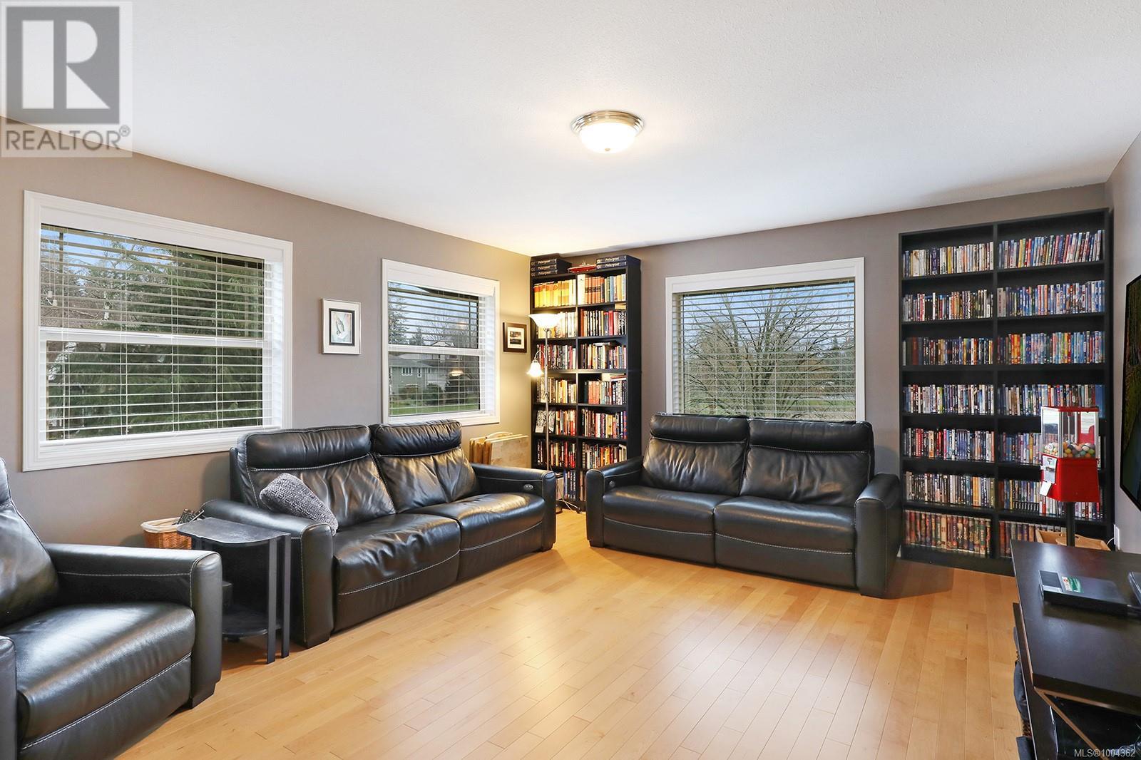 1675 Chester Pl, Comox