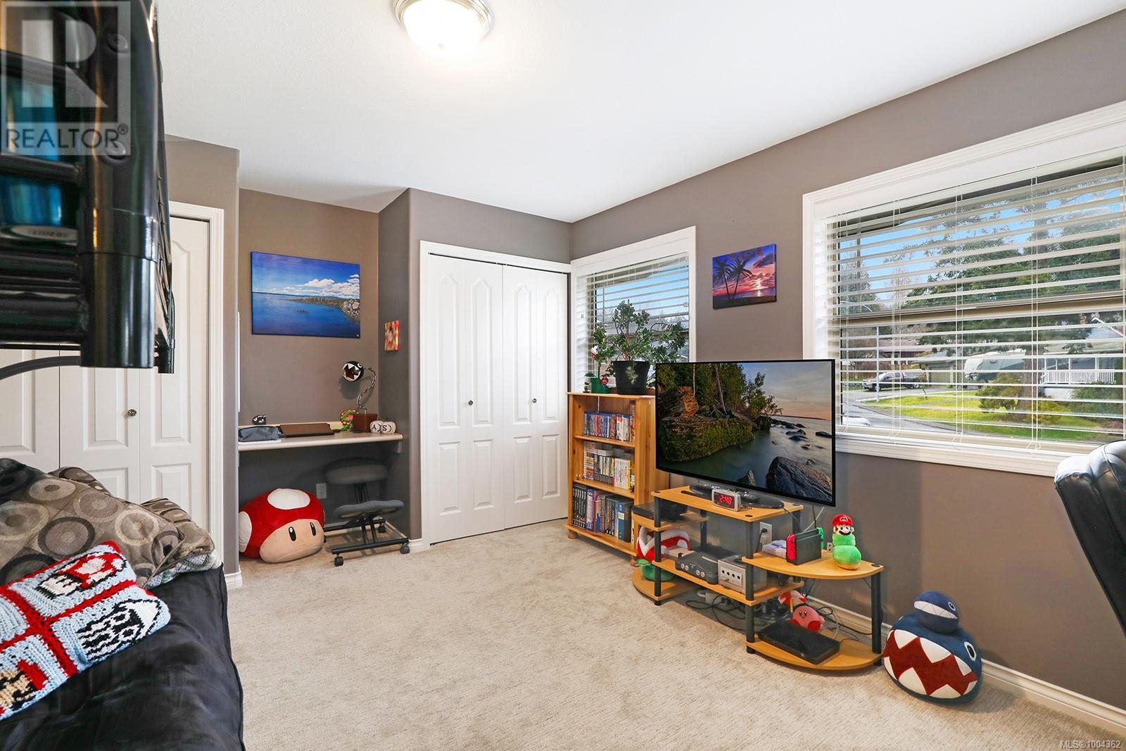 1675 Chester Pl, Comox