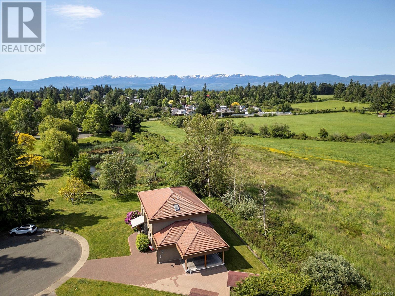 1675 Chester Pl, Comox
