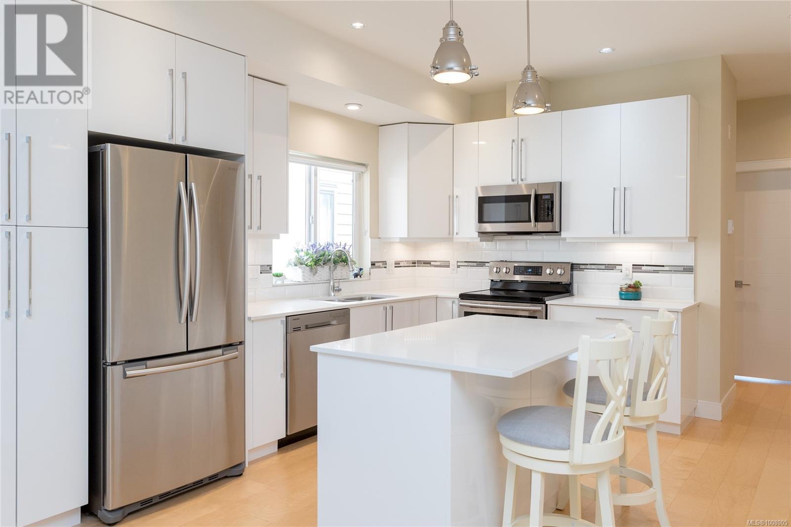 Photo 2 of 127 300 Phelps Ave, Langford BC