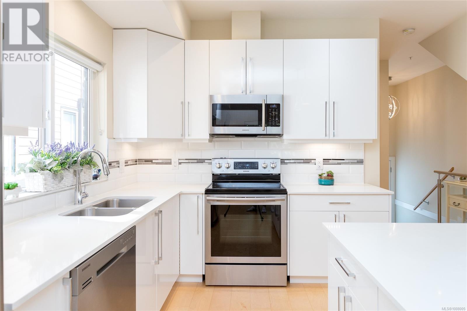 Photo 3 of 127 300 Phelps Ave, Langford BC