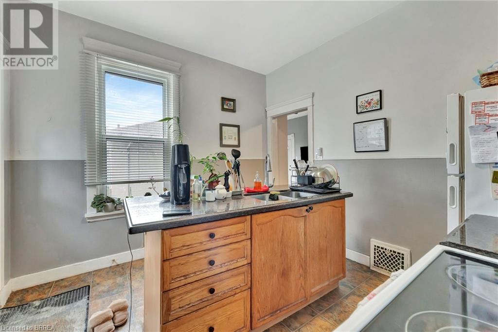 Photo 14 of 157 159 Market Street, Brantford ON