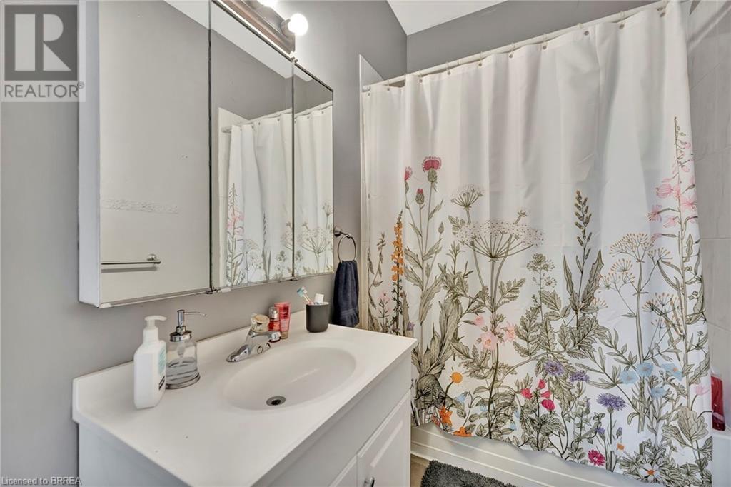 Photo 31 of 157 159 Market Street, Brantford ON