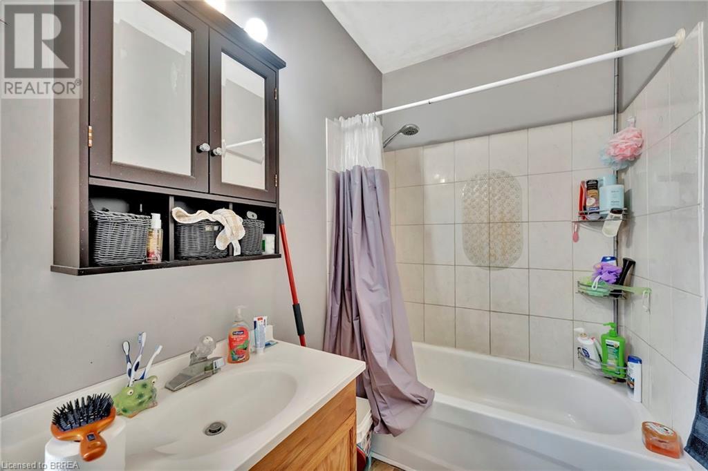 Photo 12 of 157 159 Market Street, Brantford ON