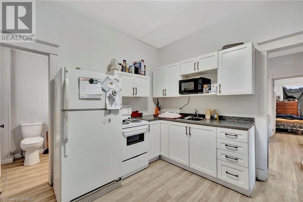 Photo 34 of 157 159 Market Street, Brantford ON