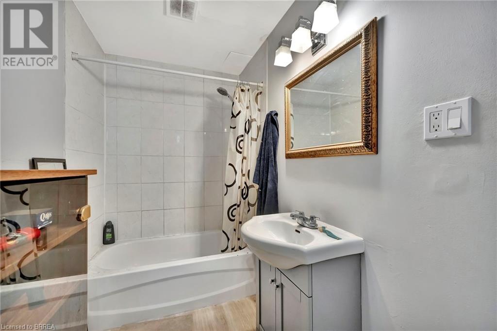 Photo 6 of 157 159 Market Street, Brantford ON
