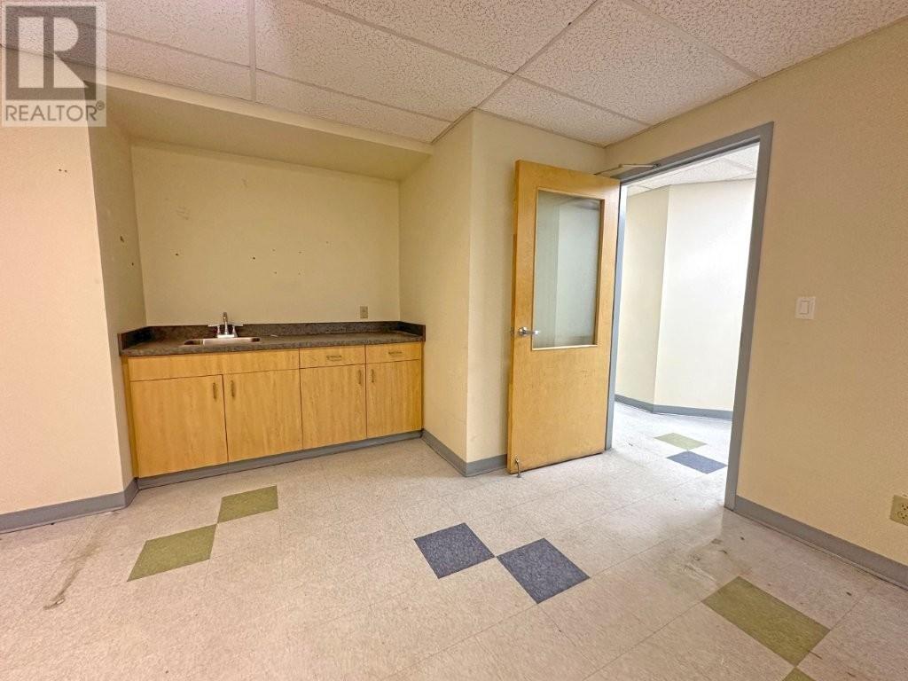 Photo 2 of 101 325 Archibald Street S, Thunder Bay ON