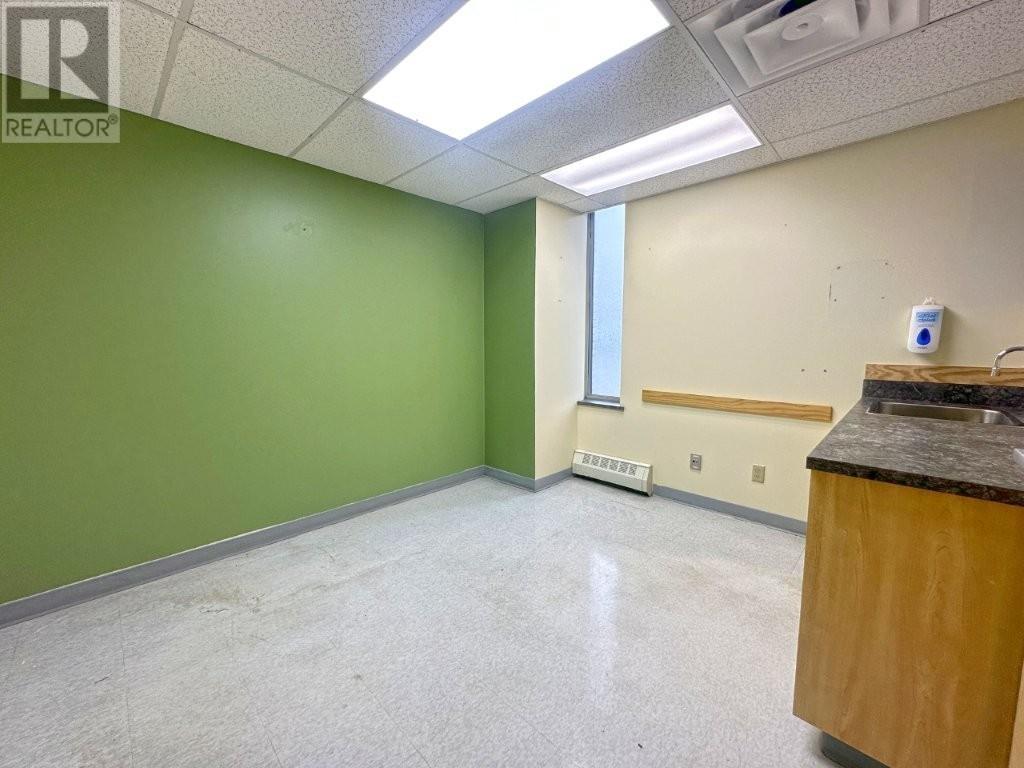 Photo 3 of 101 325 Archibald Street S, Thunder Bay ON