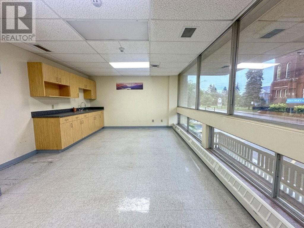 Photo 5 of 101 325 Archibald Street S, Thunder Bay ON
