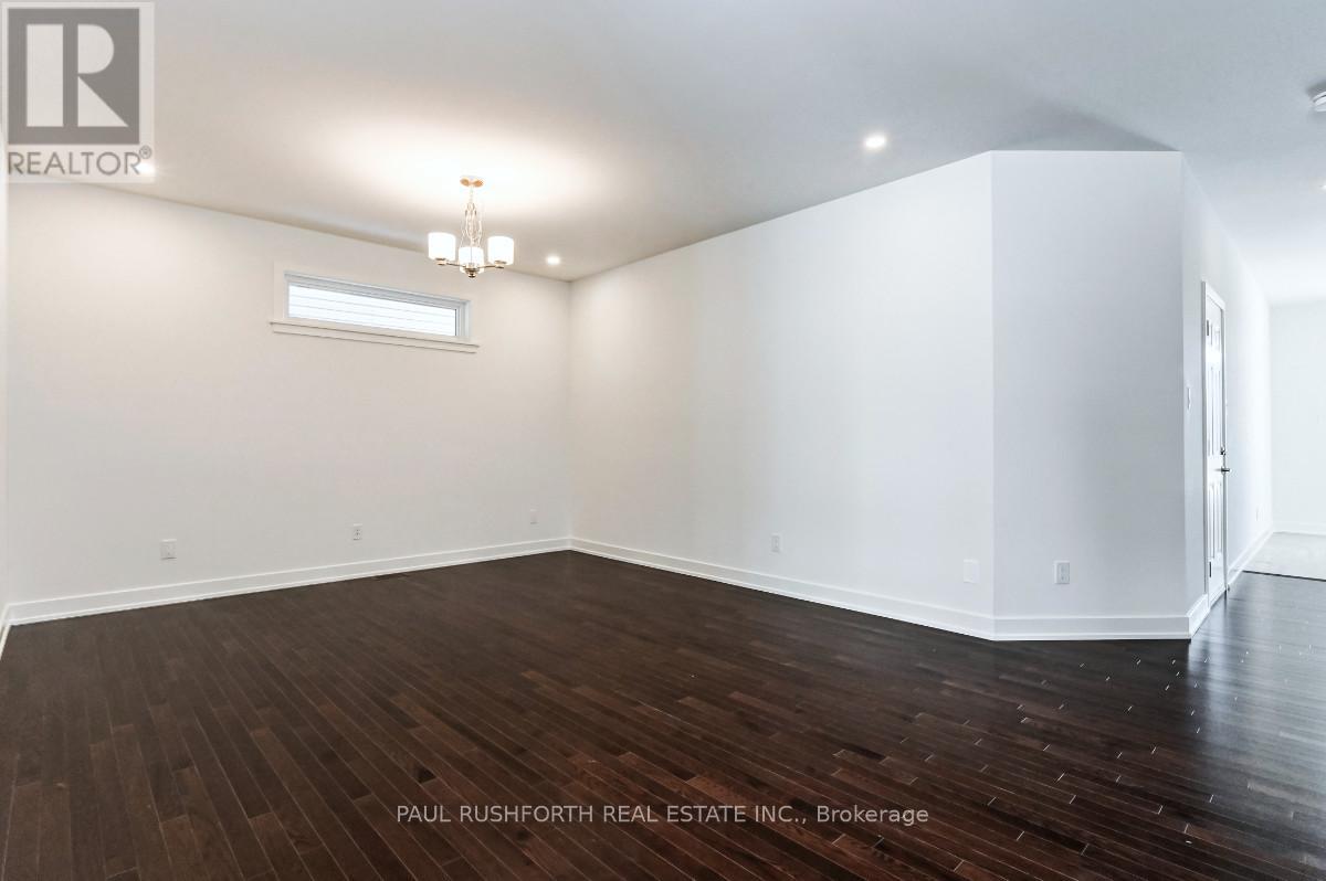 Photo 5 of 76 Big Dipper Street, Ottawa ON