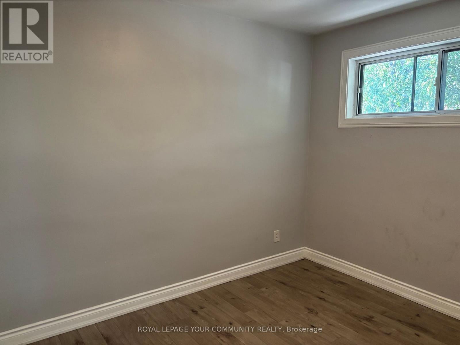 Photo 13 of 211 Axminster Drive, Richmond Hill ON