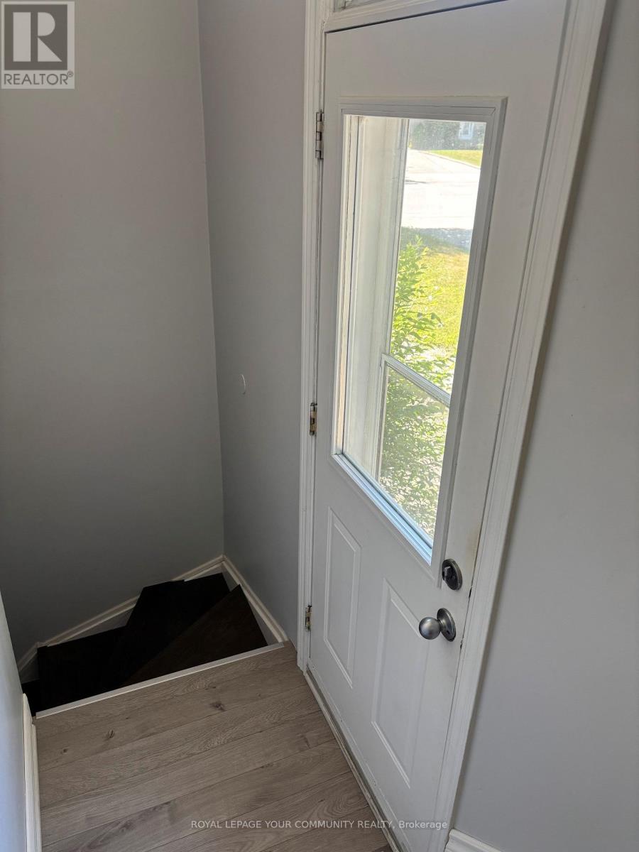 Photo 3 of 211 Axminster Drive, Richmond Hill ON