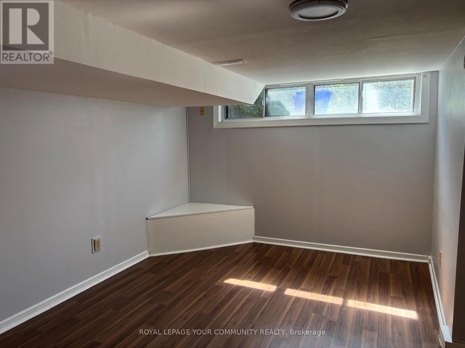 Photo 4 of 211 Axminster Drive, Richmond Hill ON