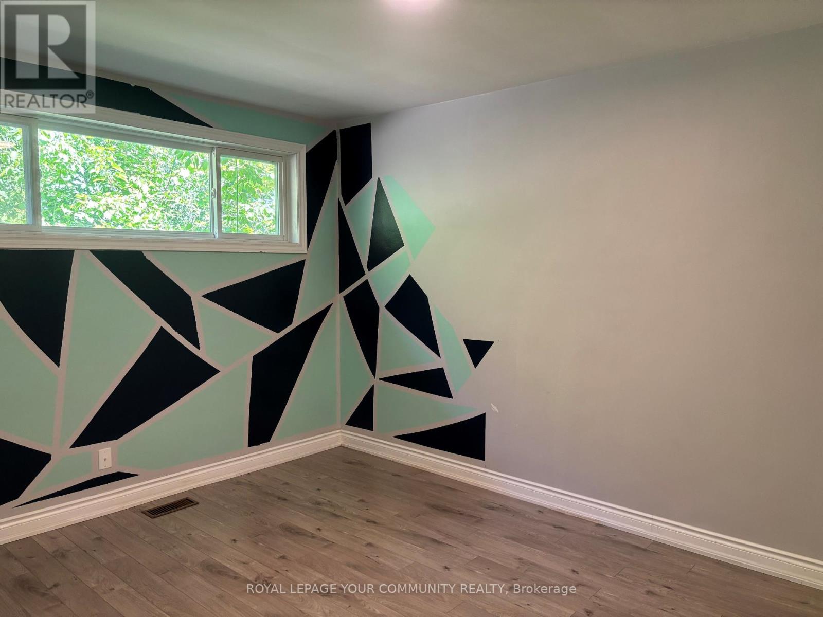 Photo 15 of 211 Axminster Drive, Richmond Hill ON