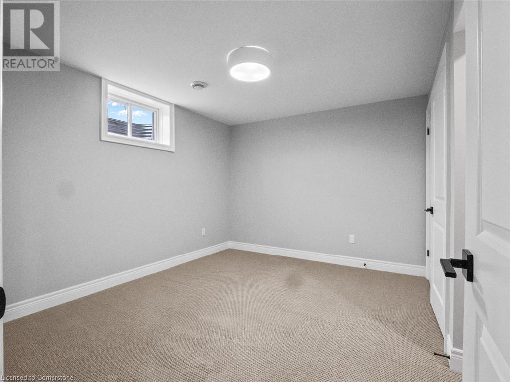 Photo 31 of 211 Sycamore Street, Welland ON