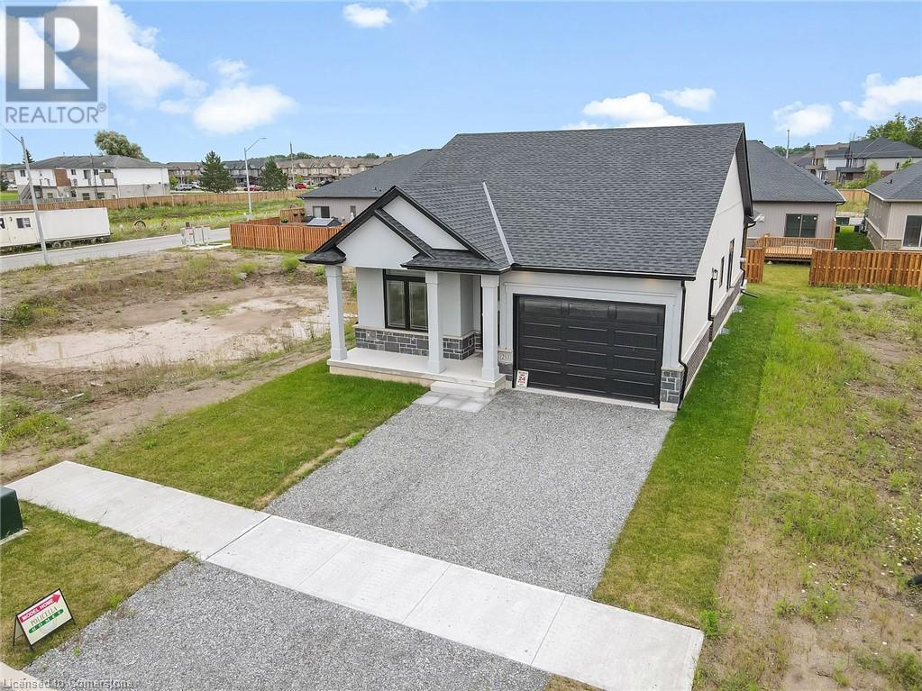 Photo 36 of 211 Sycamore Street, Welland ON