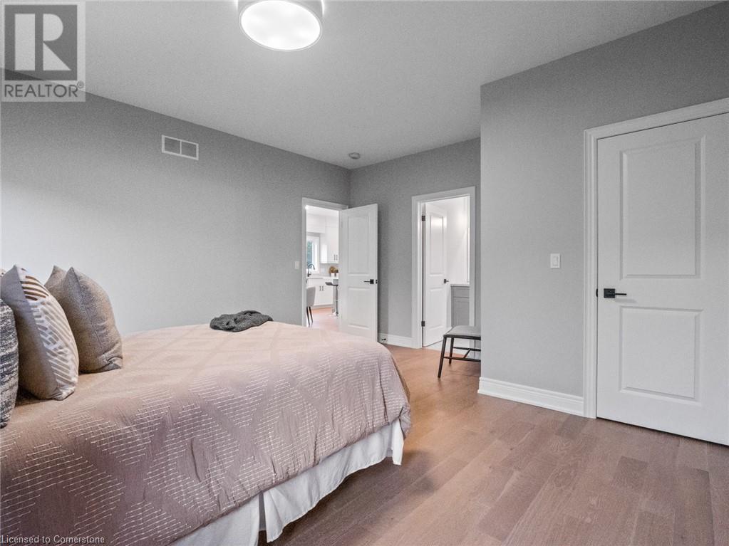 Photo 15 of 211 Sycamore Street, Welland ON