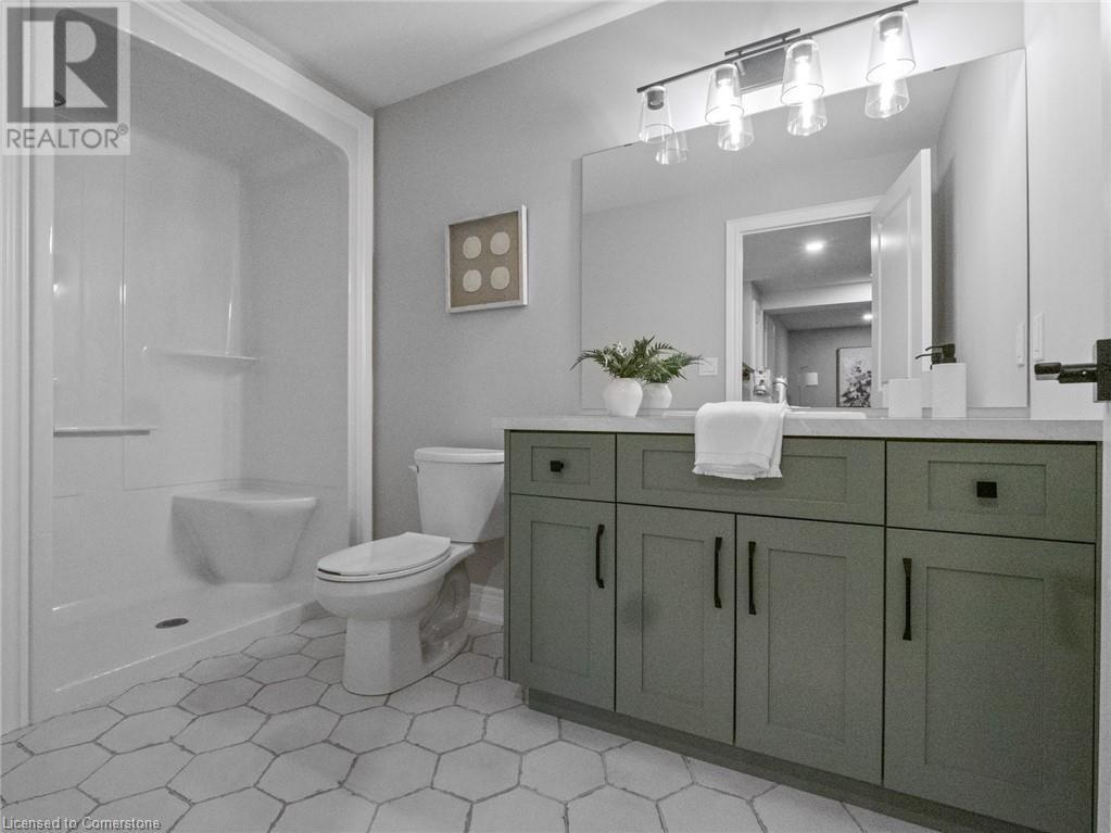 Photo 16 of 211 Sycamore Street, Welland ON
