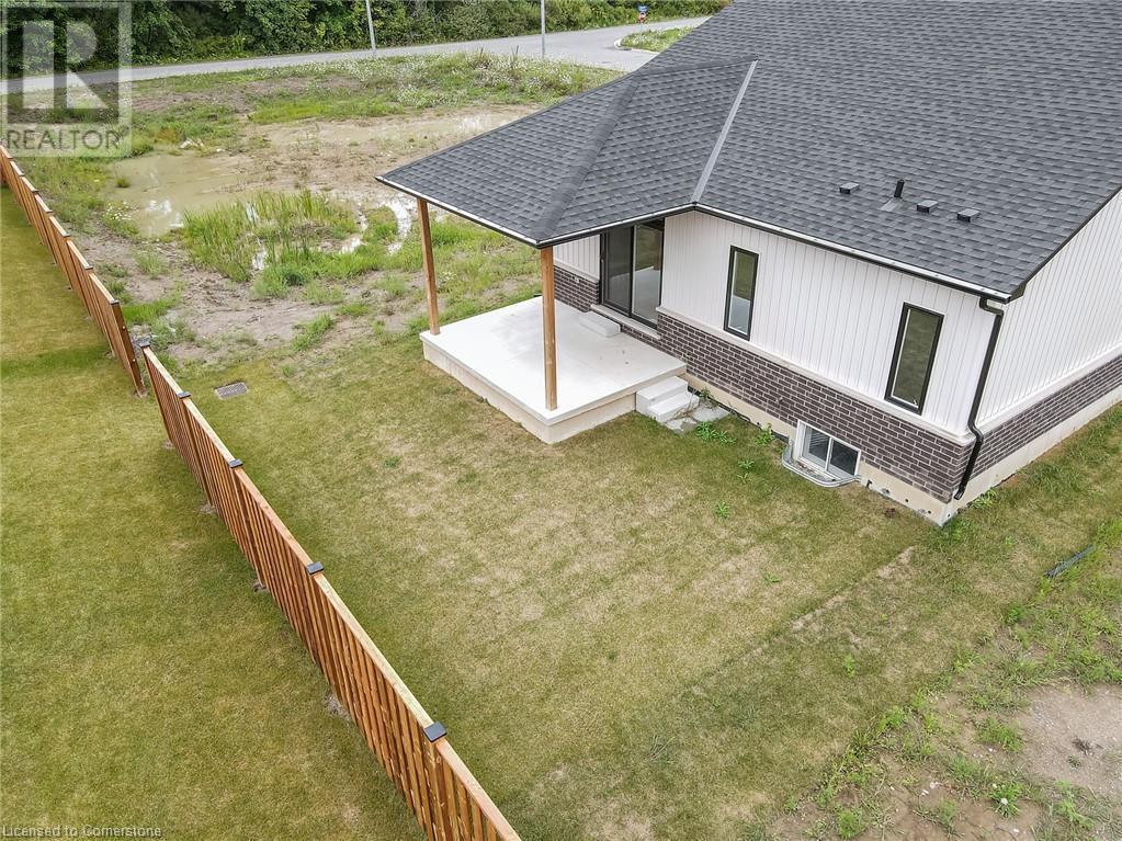 Photo 34 of 211 Sycamore Street, Welland ON