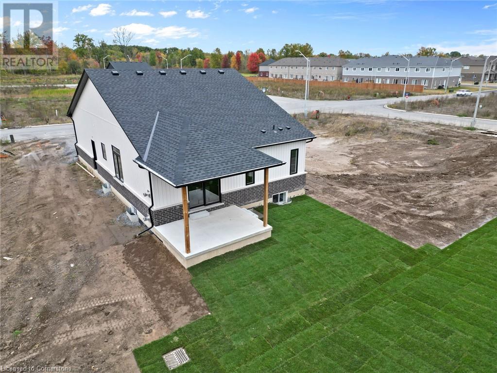 Photo 13 of 211 Sycamore Street, Welland ON