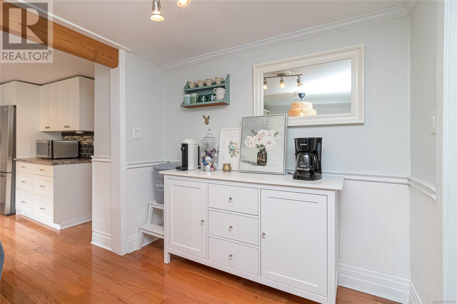 Photo 13 of 2945 Colquitz Ave, Saanich BC