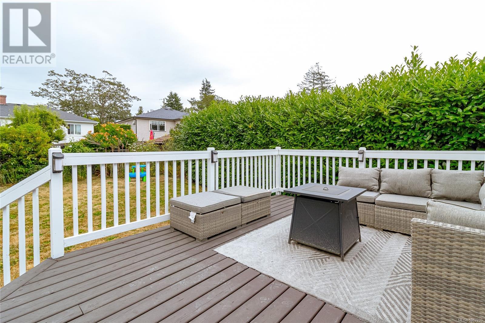 Photo 30 of 2945 Colquitz Ave, Saanich BC