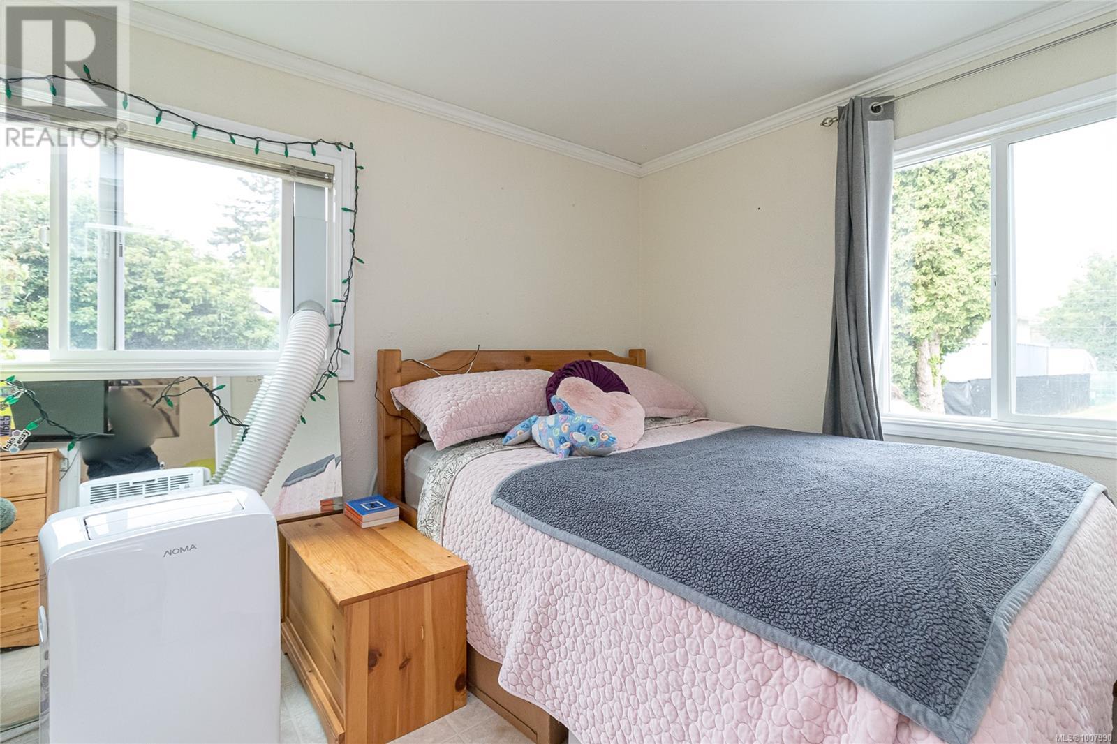Photo 37 of 2945 Colquitz Ave, Saanich BC