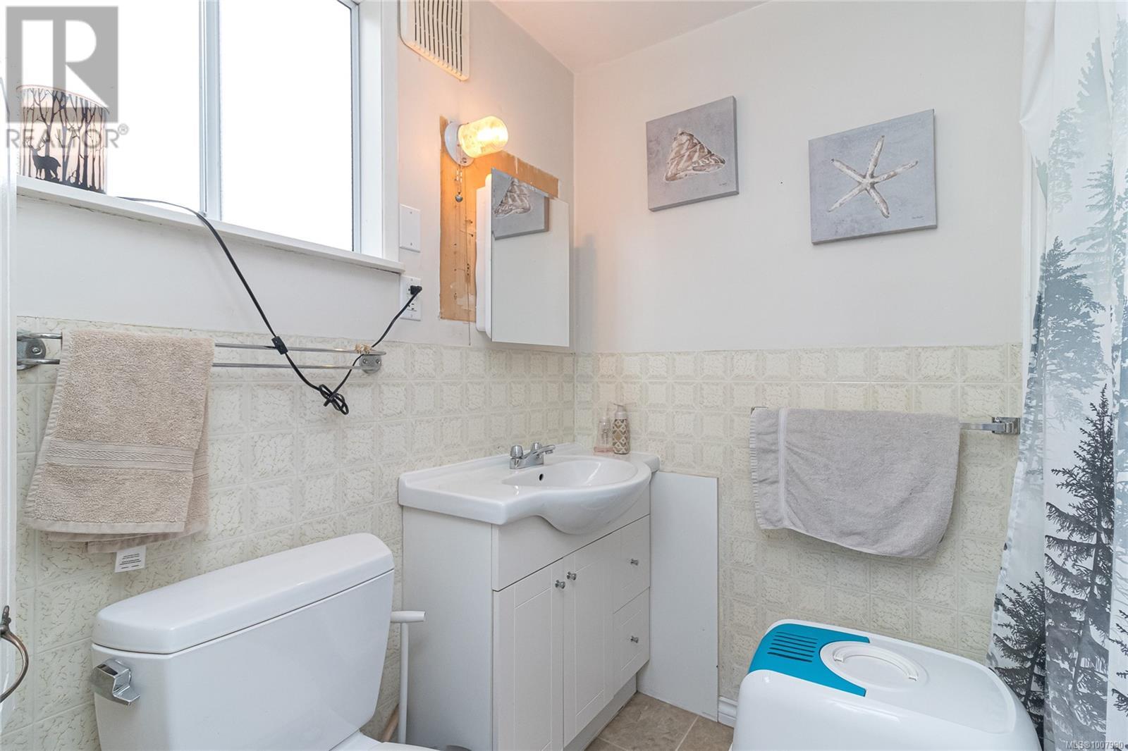 Photo 38 of 2945 Colquitz Ave, Saanich BC