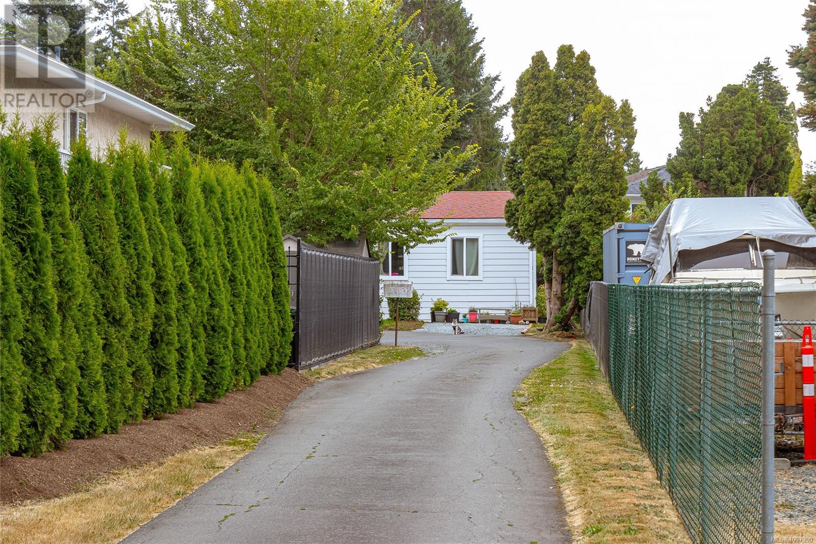 Photo 42 of 2945 Colquitz Ave, Saanich BC