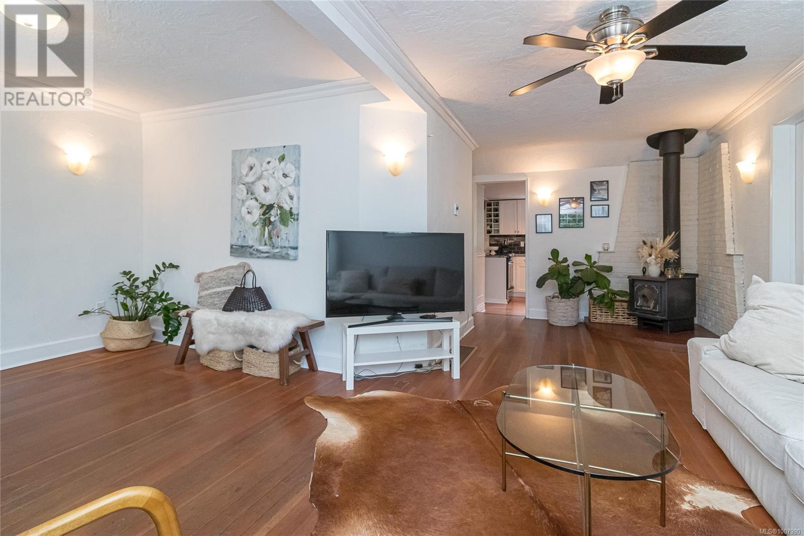 Photo 7 of 2945 Colquitz Ave, Saanich BC
