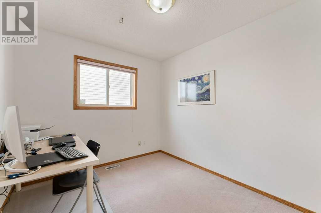 Photo 17 of 62 Edgebrook Heights Nw, Calgary AB