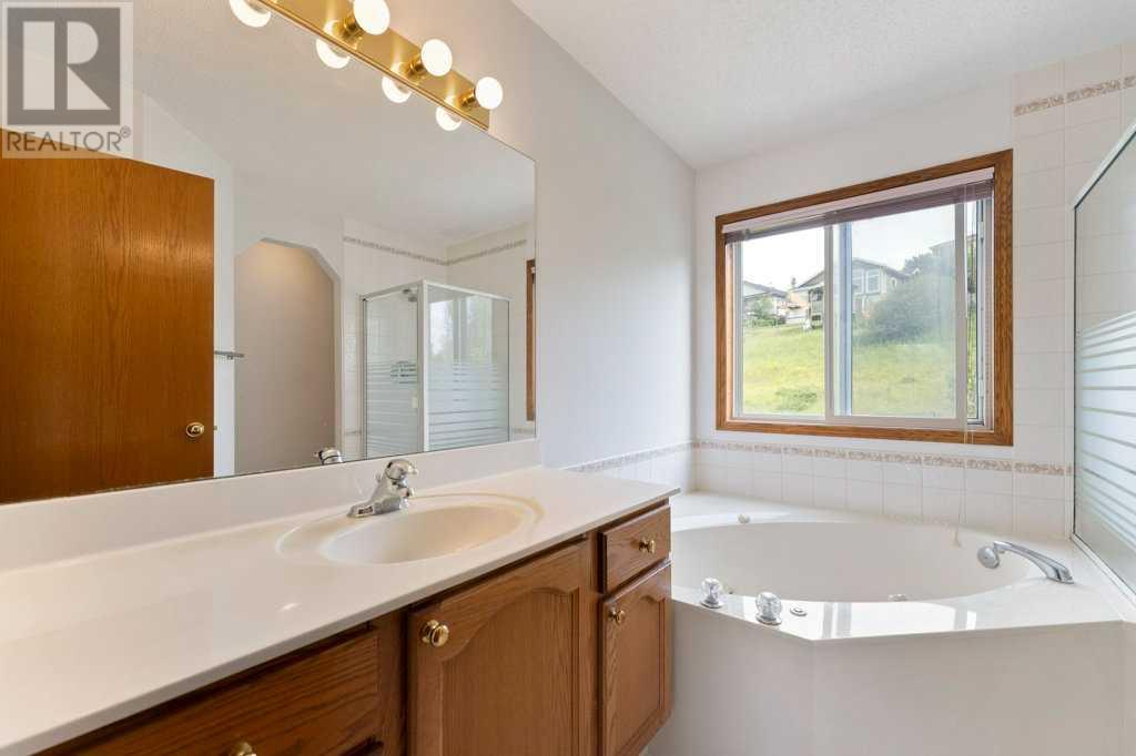 Photo 25 of 62 Edgebrook Heights Nw, Calgary AB