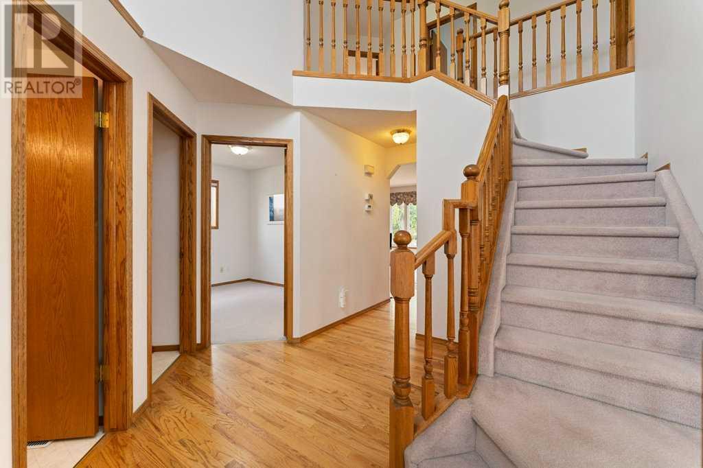 Photo 3 of 62 Edgebrook Heights Nw, Calgary AB