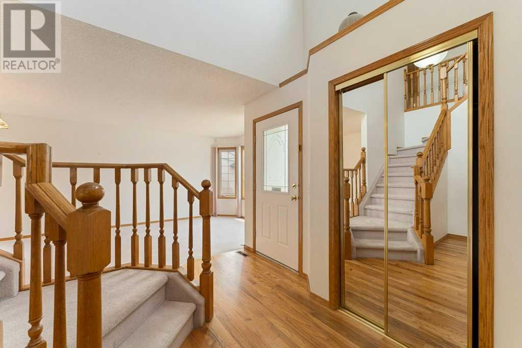 Photo 5 of 62 Edgebrook Heights Nw, Calgary AB
