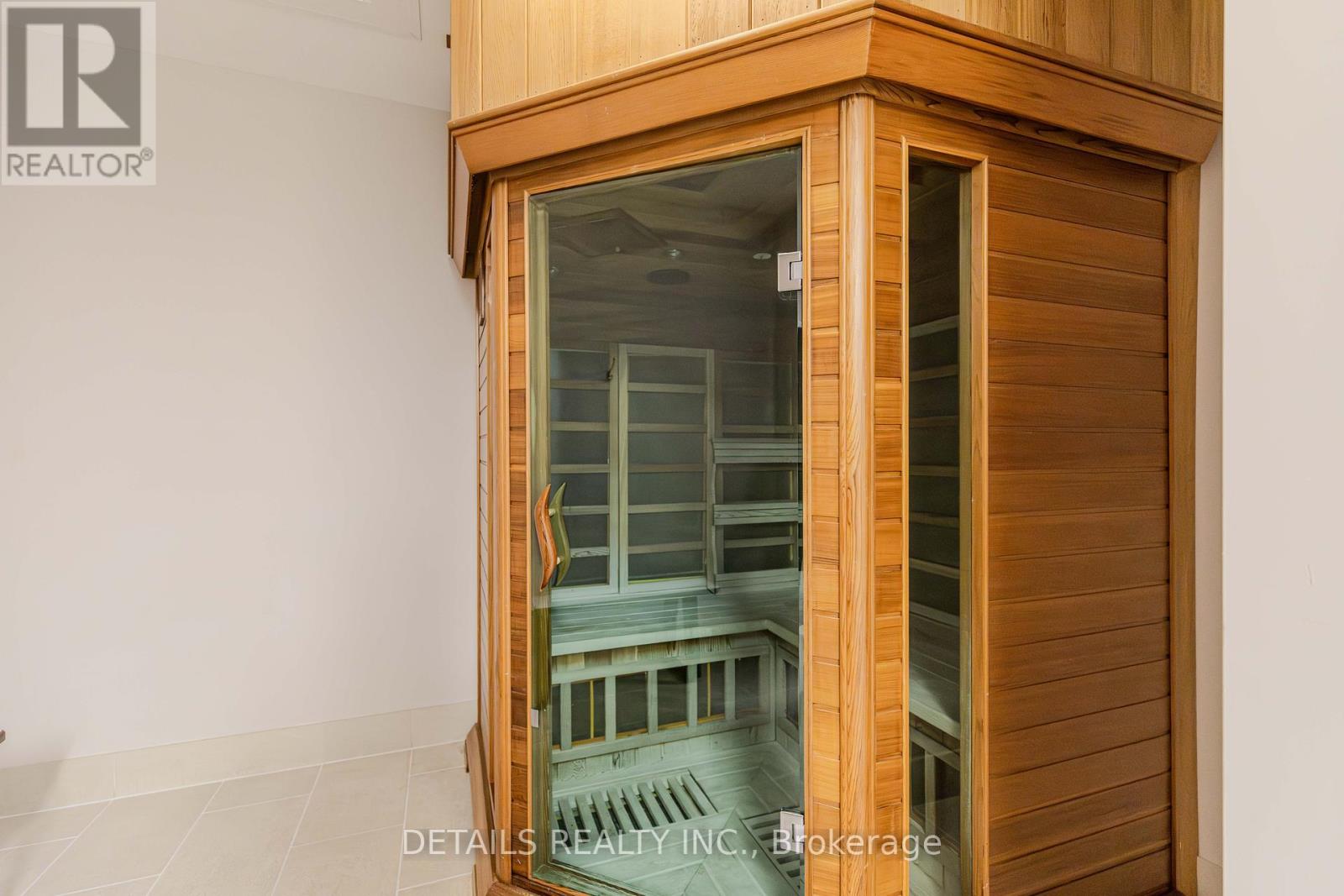Photo 5 of 717 238 Besserer Street, Ottawa ON